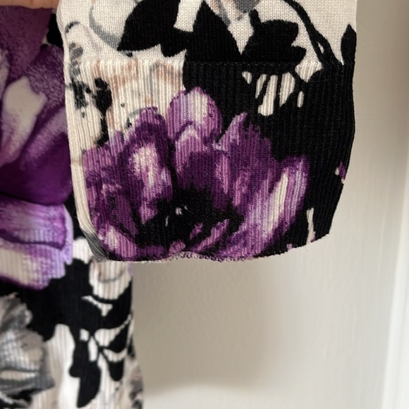 White House Black Market floral cardigan with zap buttons in size Medium - Picture 3 of 8